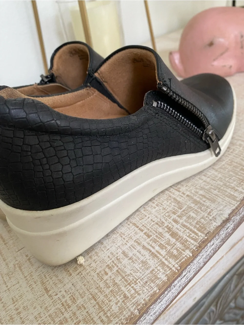 Naturalizers. 6.5. Slip-On Platform Sneakers in Black